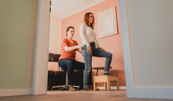 Zwei Frauen während der Behandlung