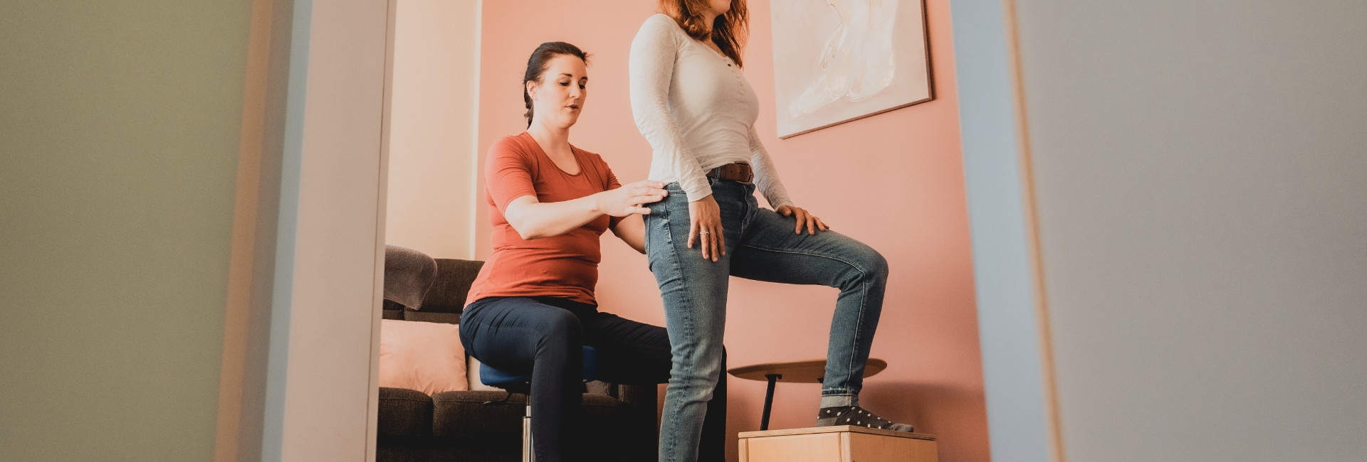 Zwei Frauen während der Behandlung